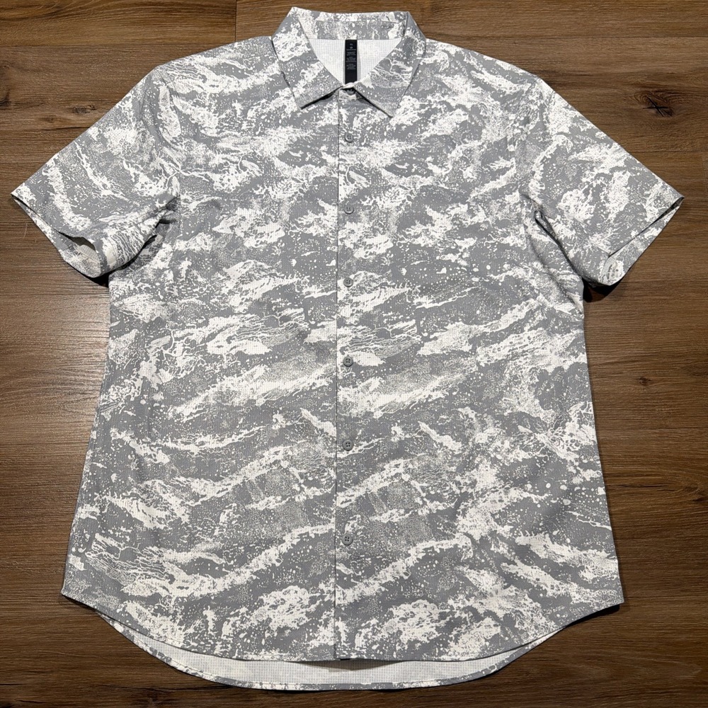 Lululemon Men's XL Airing Easy Button Short Sleeve Shirt Breakwater White Gray